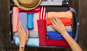 رول کردن لباس در چمدان