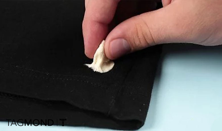 پاک کردن ادامس از لباس مشکی