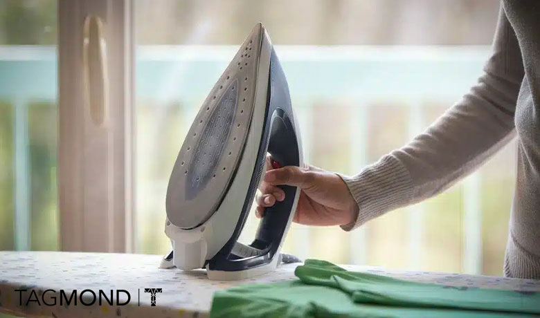 پاک کردن لکه آدامس با اتو