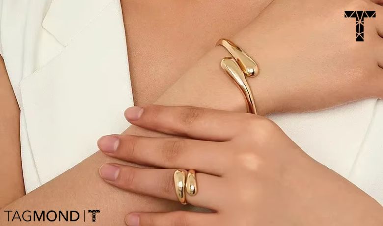 دستبند و انگشتر طلایی؛ جزئیاتی ظریف اما تاثیرگذار در استایل مهمانی زنانه