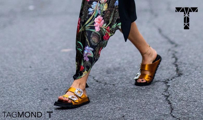 ترکیب صندل رنگی با مانتوی پرنقش و نگار