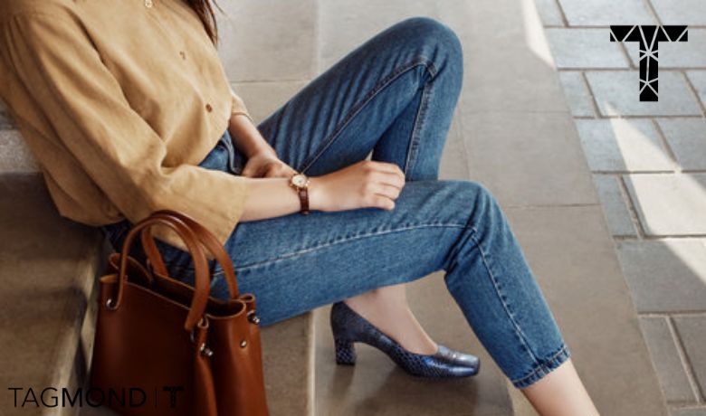 چگونه شلوار جین تابستانی را باکیفهای کوچک دوشی ست کنیم؟