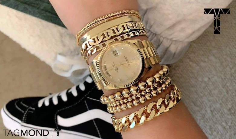 ساعت طلایی زنانه؛ ترکیبی از شیک‌پوشی و کارایی در استایل تابستانی